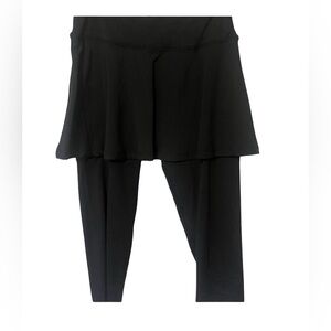 NWOT skirted yoga leggings size S , 3/4 length